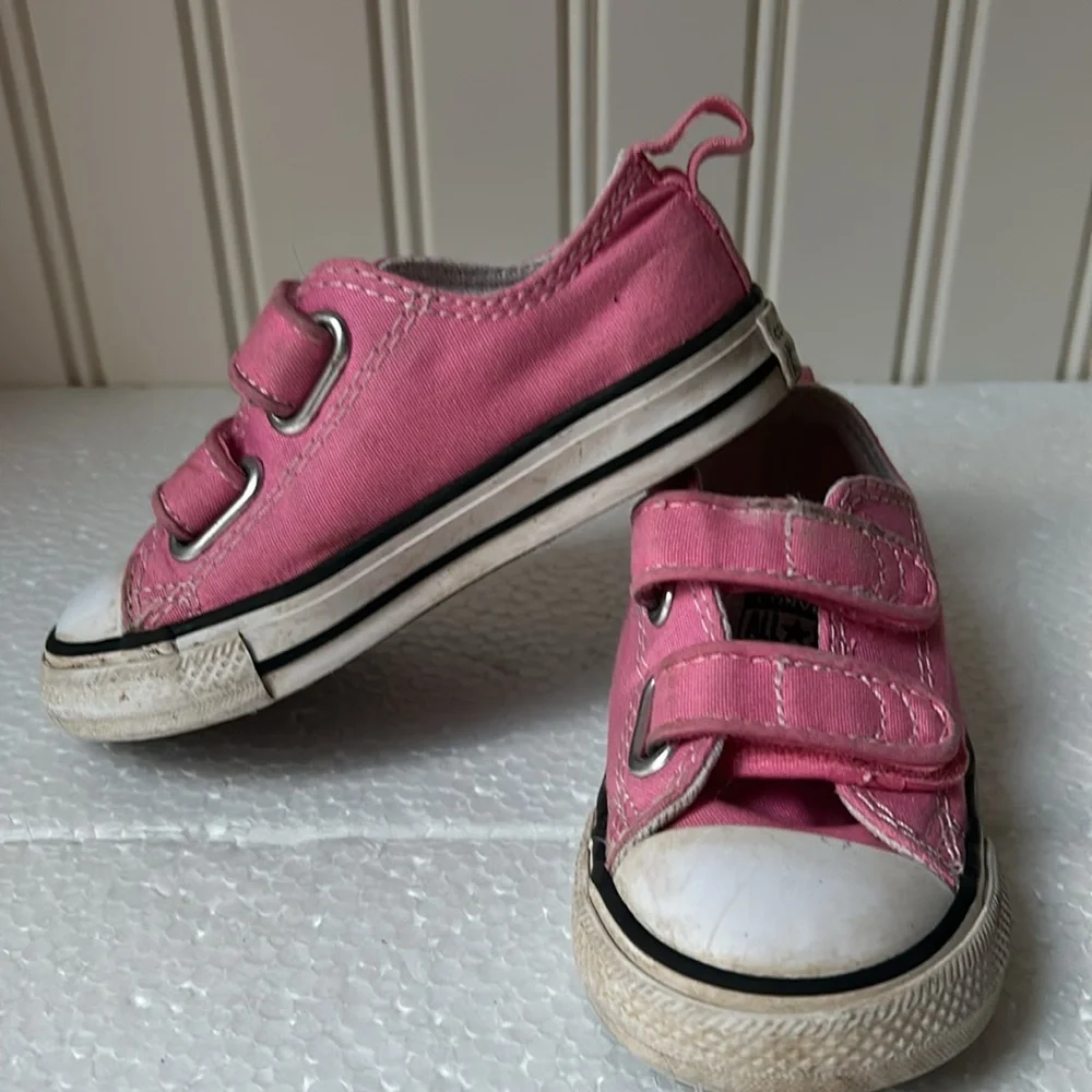 Converse All Star girls hook&Loop closure sneakers toddler kids size 7 pink
